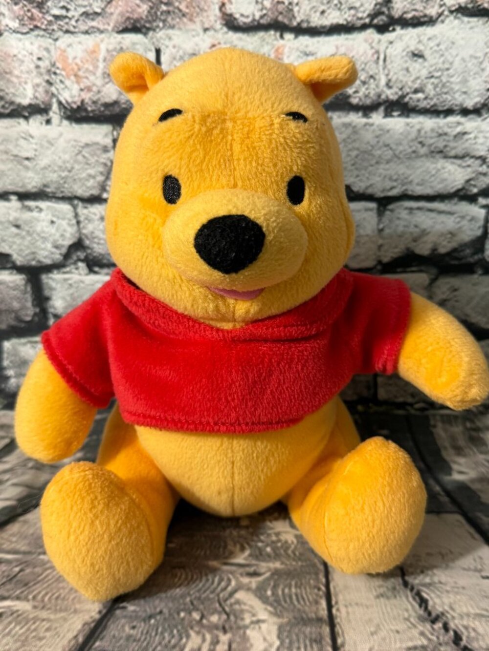 Vintage 9" Disney's Fisher Price Winnie the Pooh 2001 Plush Toy (FPPL-03)